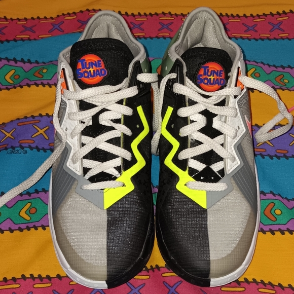 Nike Space Jam Lebron 18 Low Bugs vs Marvin XVIII - Picture 1 of 7